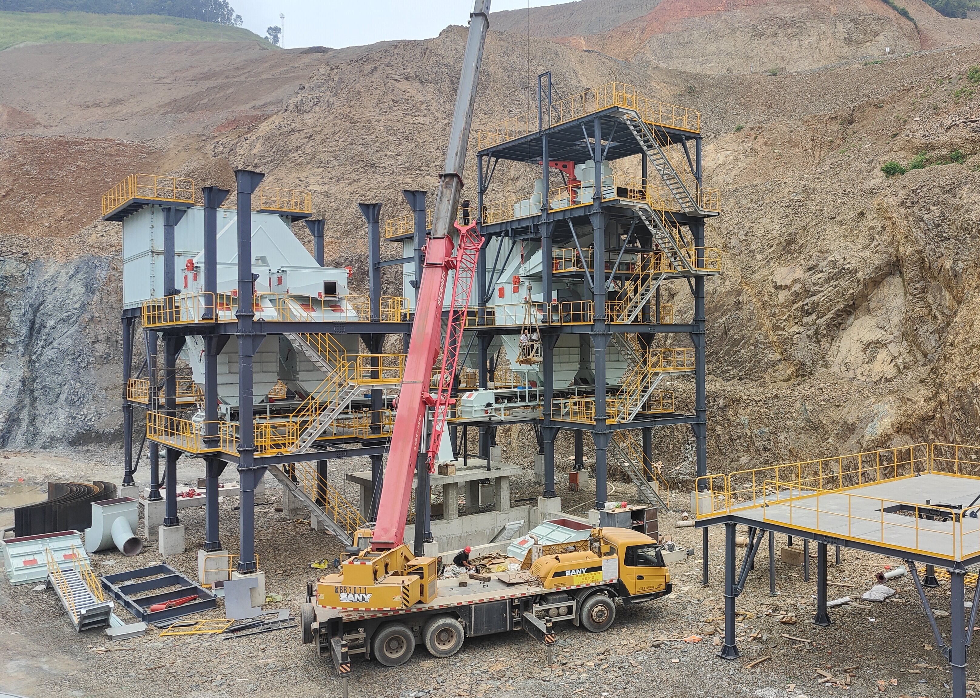 突破行業(yè)瓶頸！新型干法制砂樓實(shí)現(xiàn)配比可調(diào)、含粉率可控 引領(lǐng)綠色制砂新變革