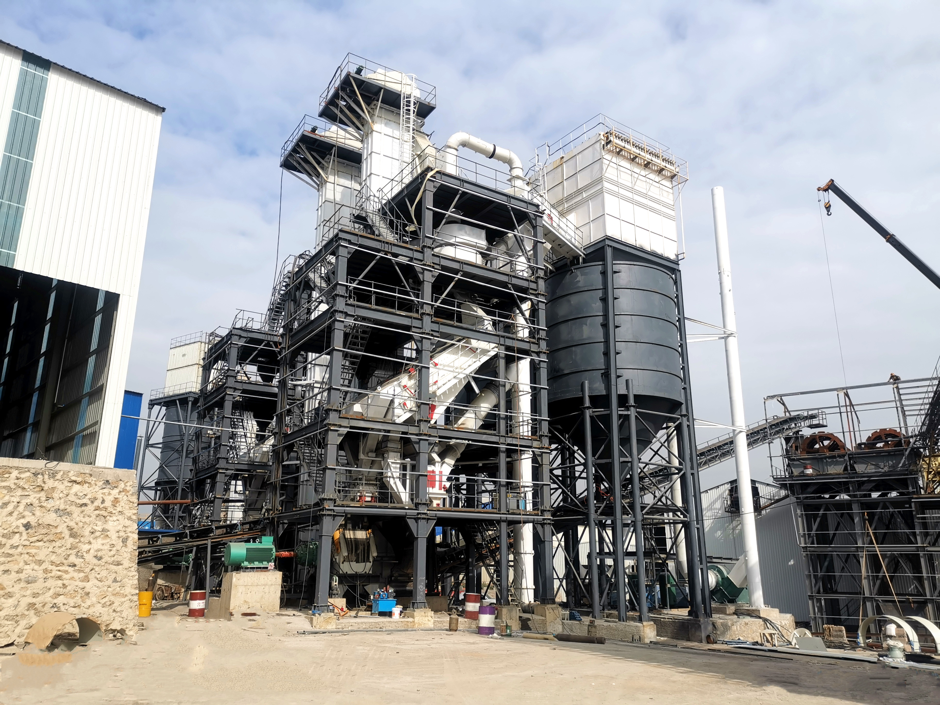 告別水洗與粉塵！環(huán)保制砂一體化樓，重塑行業(yè)新生態(tài)
